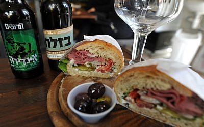 A corned-beef sandwich with 2 locally-brewed beers at Boutique Naqnique (photo credit: David Katz)