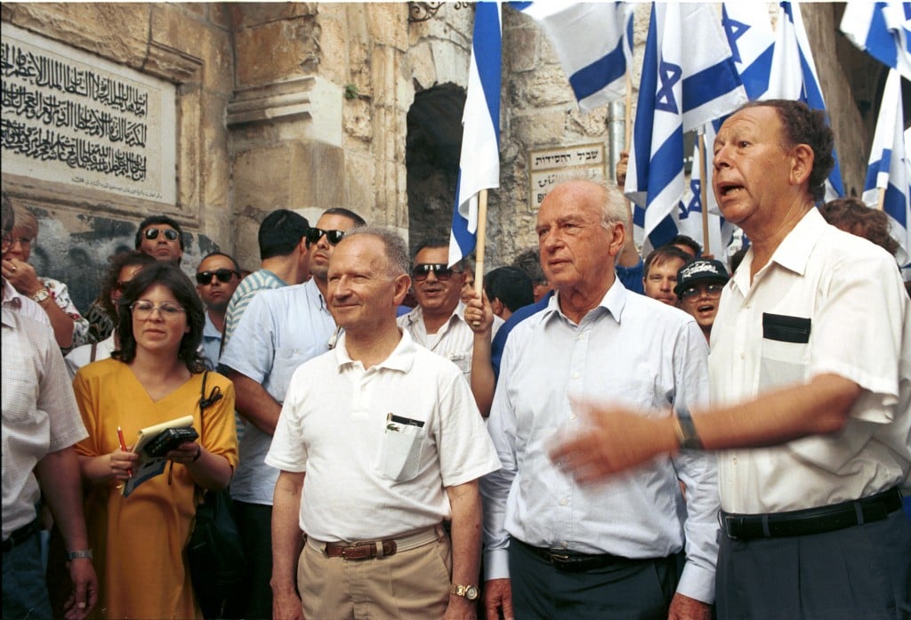 Mordechai Gur (right) with Yitzhak Rabin (alongside him) visit Lion Gate in the Old City in celebration of the 1967 victory, May 30, 1992. (photo credit: Flash90) Mordechai Gur (right) with Yitzhak Rabin (alongside him) visit Lion Gate in the Old City in celebration of the 1967 victory, May 30, 1992. (photo credit: Flash90)