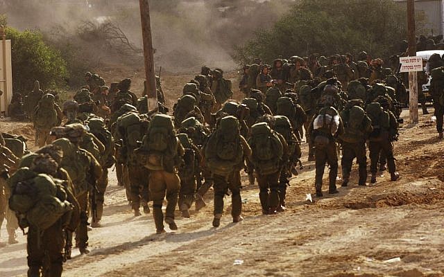 IDF soldiers, including reserve troops, in 2009 (photo credit: IDF Spokesman/Flash90)