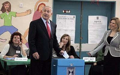 Benjamin Netanyahu casting his vote in Jerusalem for the 2009 Knesset elections (Yossi Zamir/Flash90)