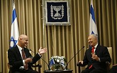 Andrew Standley meeting with Shimon Peres in 2009. (photo credit:  Miriam Alster/Flash90)
