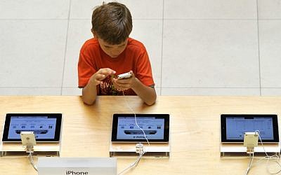 Illustrative picture of kids and technology. (photo credit Serge Attal/Flash90)