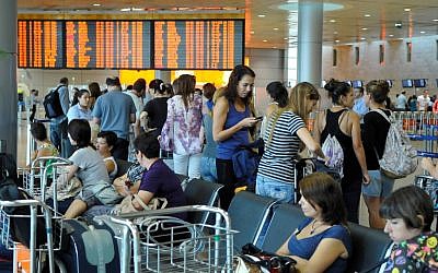 Passengers wait at Ben Gurion airport (photo credit: Yossi Zeliger/Flash90)