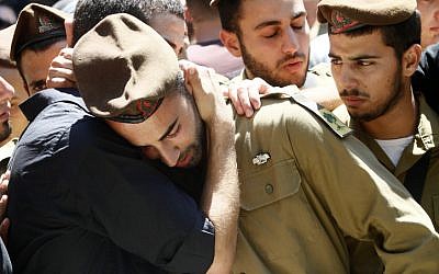 Israeli soldiers mourning the death of 22-year-old soldier Moshe Naftali in August, 2011. (photo credit: Uri Lenz/ Flash90) Israeli soldiers mourning the death of 22-year-old soldier Moshe Naftali in August, 2011. (photo credit: Uri Lenz/ Flash90)