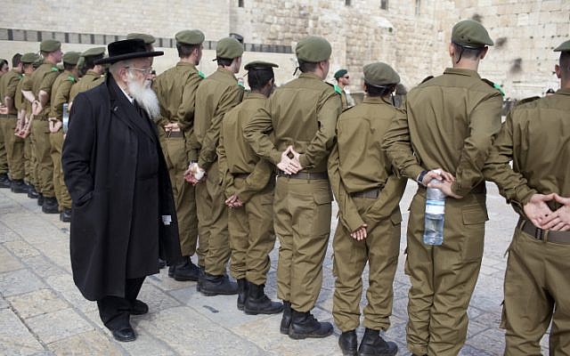 Watching soldiers at an army ceremony at the Western Wall (photo credit: Yonatan Sindel/ Flash 90 )