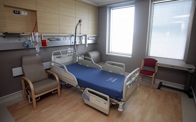 A room in Hadassah Ein Kerem's new wing (photo credit: Uri Lenz/Flash90)