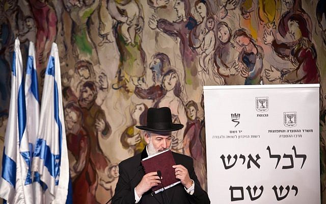 Chief Rabbi Yona Metzger speaking at Yad V'shem earlier this year.  Yesterday the Rabbi spoke about the Tal Law(Photo credit: Noam Moskowitz/Flash90)