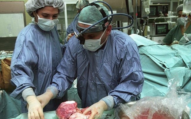 Illustrative: Doctors performing an organ transplant. (Flash90)