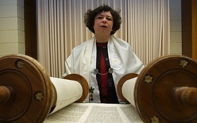 Reform Rabbi Jalena Rubinstein reading from the Torah in 2003. (photo credit: Flash90)