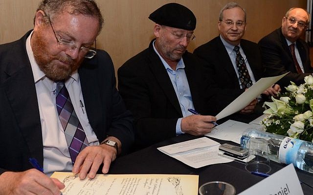 Science and Technology Minister Daniel Hershkowitz (L.) signs documents for the inauguration of the Computational Research Institute. Seated next to Hershkowitz (L. to R.): Mooly Eden, Senior Vice President and President, Intel Israel, Justin Rattner, Director of Intel Labs and Intel Chief Technology Officer, and Prof. Peretz Lavie, President of the Technion (Photo credit: Courtesy)
