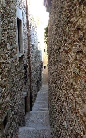 An alley in the Call of Girona. (photo credit: courtesy) An alley in the Call of Girona. (photo credit: courtesy)