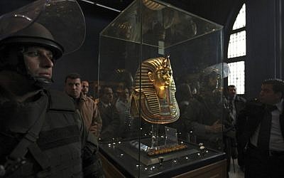 Egyptian special forces stand next to the funeral mask of King Tutankhamun in its glass case in the Egyptian Museum in Cairo (photo credit: AP/Tara Todras-Whitehill, File)