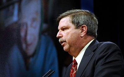 Steve Schwager, the executive director of the American Jewish Joint Distribution Committee, speaks at a plenary session of the General Assembly of the Jewish Federations of North America, November 8, 2009. (photo credit: Robert A. Cumins/JTA)