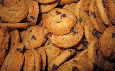 Trader Joe's crispy crunchy chocolate chip cookies (photo credit: Wikimedia Commons, by Broken Sphere, CC-BT-3.0)