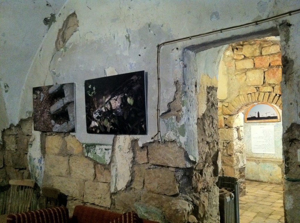 The lower floor of the Tower and Story Museum and Robbers of Jerusalem gallery. (Photo credit: Greg Tepper)