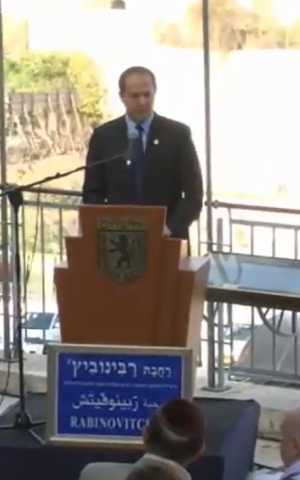 Jerusalem Mayor Nir Barkat speaks at the ceremony naming a square after Vadim Rabinovich in April (photo credit: screen grab from YouTube)
