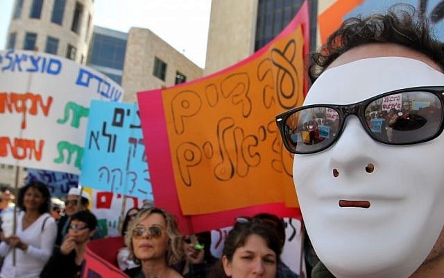 Social workers protest in Jerusalem against poor working conditions and inadequate pay, March 2011 (Nati Shohat/Flash90)