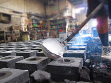 Pouring in molten metal (Courtesy Hilla Shamia) Pouring in molten metal (Courtesy Hilla Shamia)