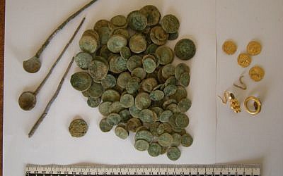 Roman-era coins and jewelry found near Kiryat Gat (photo credit: courtesy IAA)