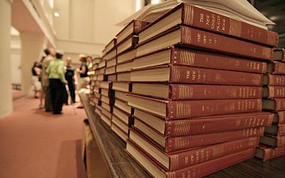 Small synagogues are using unconventional means to reach congregants. (Illustrative photo credit: AP Photo / Michael Stravato)