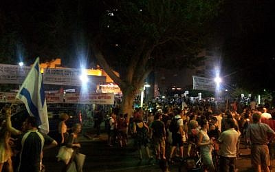 Protesters in front of the Tel Aviv Art Museum on Saturday night. (photo credit: @psyBunny, Twitter)