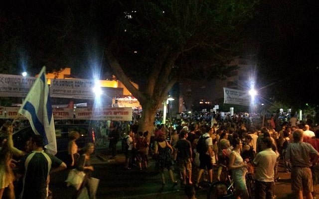 Protesters in front of the Tel Aviv Art Museum on Saturday night. (photo credit: @psyBunny, Twitter) Protesters in front of the Tel Aviv Art Museum on Saturday night. (photo credit: @psyBunny, Twitter)
