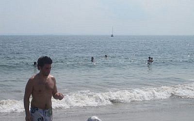 Brighton Beach, Brooklyn. (photo credit: Billy Hathorn, CC, wikipedia)