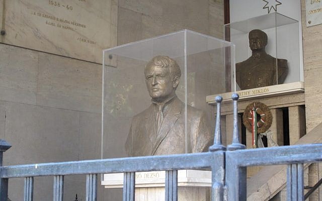 Statues in Budapest, Hungary dedicated to anti-Semitic writer Dezső Szabó (front) and WW II leader Miklos Horthy, who ruled when 450,000 Hungarian Jews were sent to their death by the Nazis (photo credit: CC-BY-SA 3.0, by Dezidor, Wikimedia Commons)