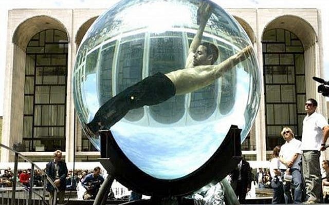 David Blaine is Drowned Alive. (photo credit: courtesy)