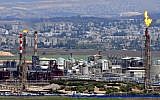 Factories in Haifa Bay. (Shay Levy / Flash90)