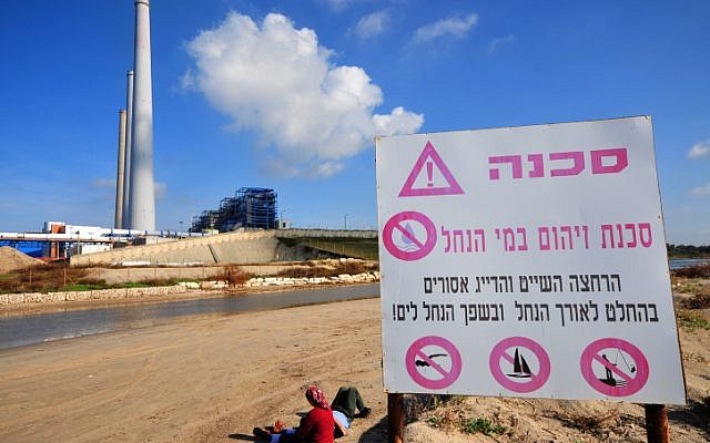 A sign warning the public about the danger of pollution in a river in Israel. (Shay Levy/Flash 90)