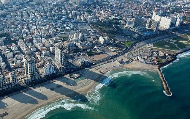 View of the Tel Aviv coastline (Moshe Shai/Flash90)