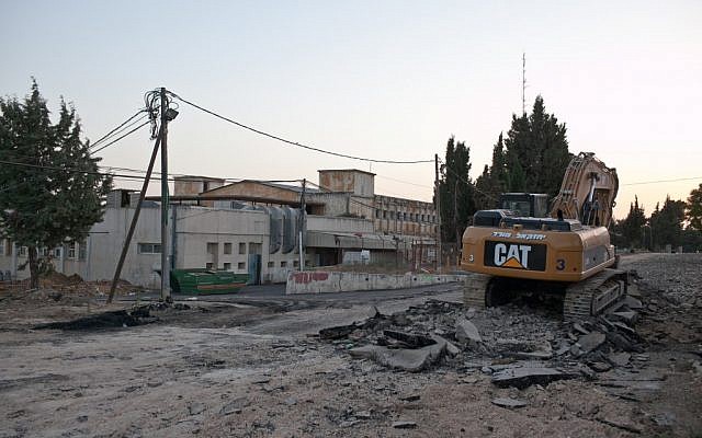 Construction work on the area to which the Ulpana outpost will apparently be relocated. (photo credit: Noam Moskowitz/Flash90)