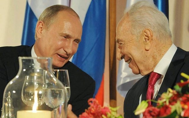 Vladmir Putin (L) and Shimon Peres at Peres' residence in Jerusalem on June 25, 2012 (Mark Neyman/GPO/Flash90)