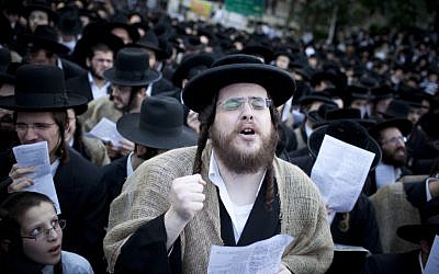 Thousands of ultra-Orthodox at recent prayer rally in Jerusalem in opposition to the government's plan to draft yeshiva students into military and national service (photo credit: Yonatan Sindel/Flash90)