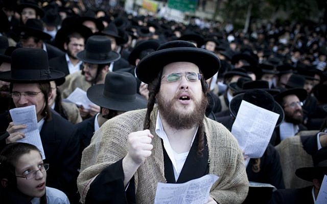 Thousands of ultra-Orthodox at recent prayer rally in Jerusalem in opposition to the government's plan to draft yeshiva students into military and national service (photo credit: Yonatan Sindel/Flash90)