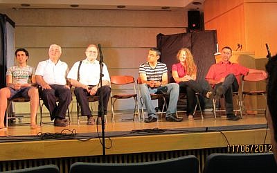 The actors during a mid-performance panel. For many stutterers just holding a microphone in hand can produce debilitating fear (Photo credit: Courtesy: Michal Stein)