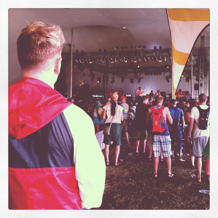 Matisyahu watching reggae band SOJA (photo credit: Matisyahu/Twitter)