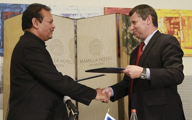 Tourism Minister Stas Misezhnikov, right, and his Indian counterpart Subodh Kant Sahai signed a formal working agreement Sunday to encourage travel between their two countries. (photo credit: AP/Blake Sobczak)