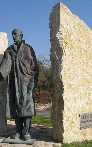 A memorial to Raoul Wallenberg in Tel Aviv. (photo credit: CC BY-SA Dardasavta, Wikimedia Commons)
