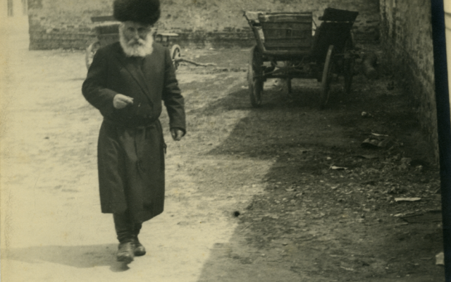 Anatol Antoni Weclawski, Hasidic Jews in a Warsaw street, 1930s (photo credit: Courtesy, The Israel Museum) Anatol Antoni Weclawski, Hasidic Jews in a Warsaw street, 1930s (photo credit: Courtesy, The Israel Museum)