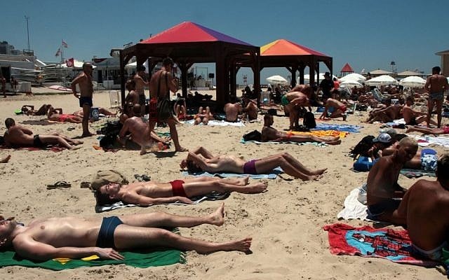 A day at the beach in Tel Aviv (photo credit: Alana Perino/Flash90)