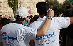iVoteIsrael volunteers sign up US citizens for absentee ballots at a mall in Jerusalem in June 2012 (photo credit: courtesy of iVoteIsrael.com)