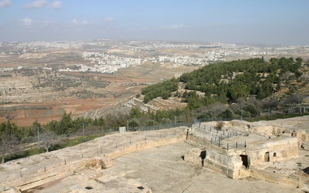 Nebi Samuel. Below you, in all their glory, are the lands that Joshua apportioned to the tribe of Benjamin (photo credit: Shmuel Bar-Am) Nebi Samuel. Below you, in all their glory, are the lands that Joshua apportioned to the tribe of Benjamin (photo credit: Shmuel Bar-Am)
