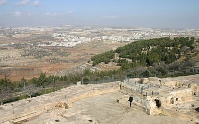 Nebi Samuel. Below you, in all their glory, are the lands that Joshua apportioned to the tribe of Benjamin (photo credit: Shmuel Bar-Am)