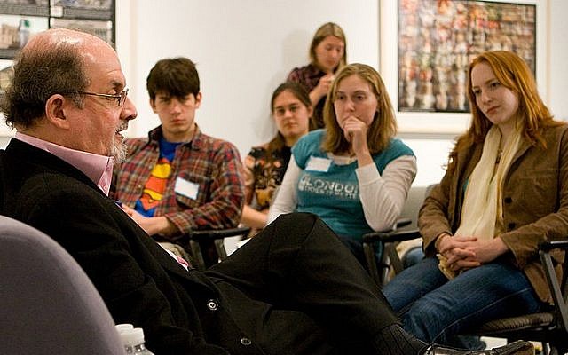 Salman Rushie with Emory University students. (photo credit: CC-BY-SA/Nrbelex/Wikipedia Commons)