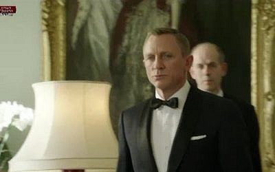 007 is tasked with picking up the Queen from Windsor Palace (image capture Channel 1)