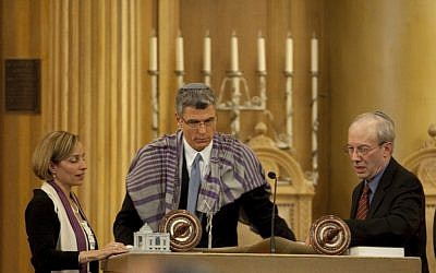 Rabbis Judy Schindler, Rick Jacobs and Eric Yoffie, previous President of the URJ, at Jacobs' installation. (photo credit: Clark Jones, Courtesy the Union for Reform Judaism)