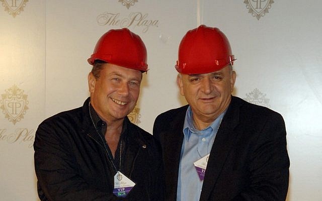 Nochi Dankner, left, owner of IDG Group and Isaac Tshuva, owner of Delek Group in 2007 (photo credit: AP/Denise Truscello)