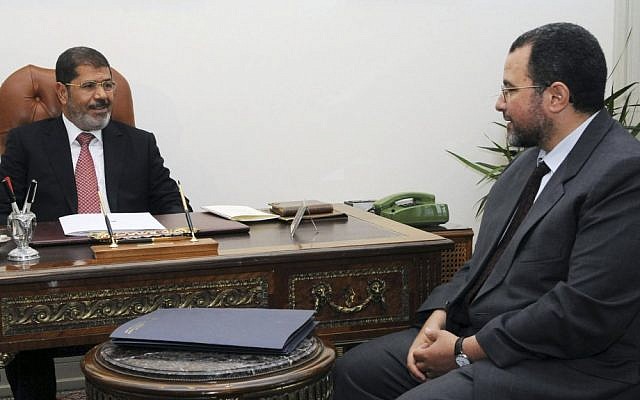 Egyptian President Mohammed Morsi, left, and Prime Minister Hesham Kandil at the presidential palace in Cairo, Egypt (photo credit: AP/Ahmed Mourad)